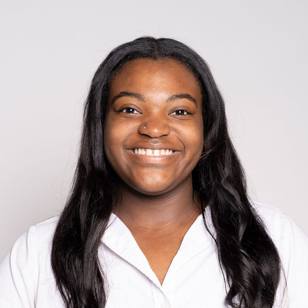 Janelle Sears headshot